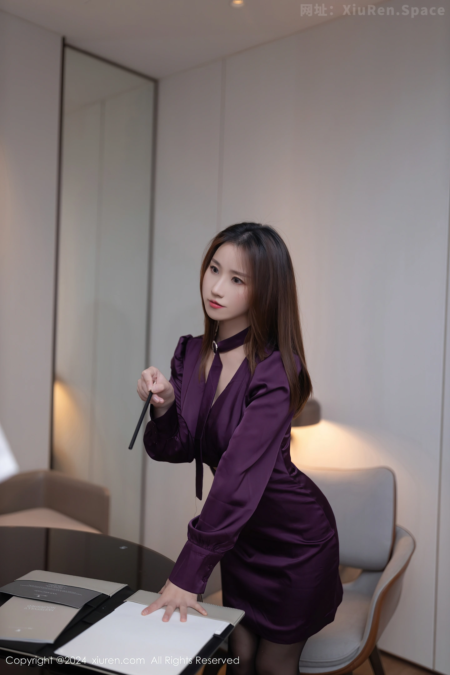 图片[4]-[XiuRen秀人网]VOL.8264 模特杏子Yada性感紫色服饰露紫灰蕾丝内衣秀曼妙身姿诱惑写真87P-秀人网官方网站